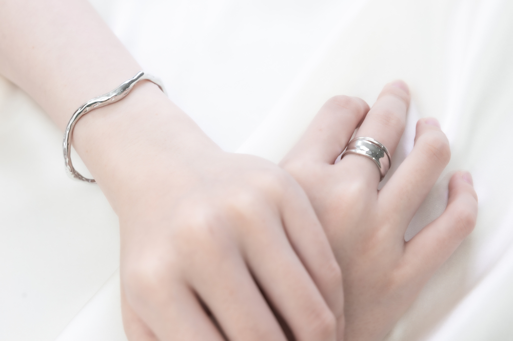 不規則波光手環/銀色