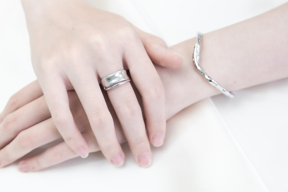 不規則波光手環/銀色