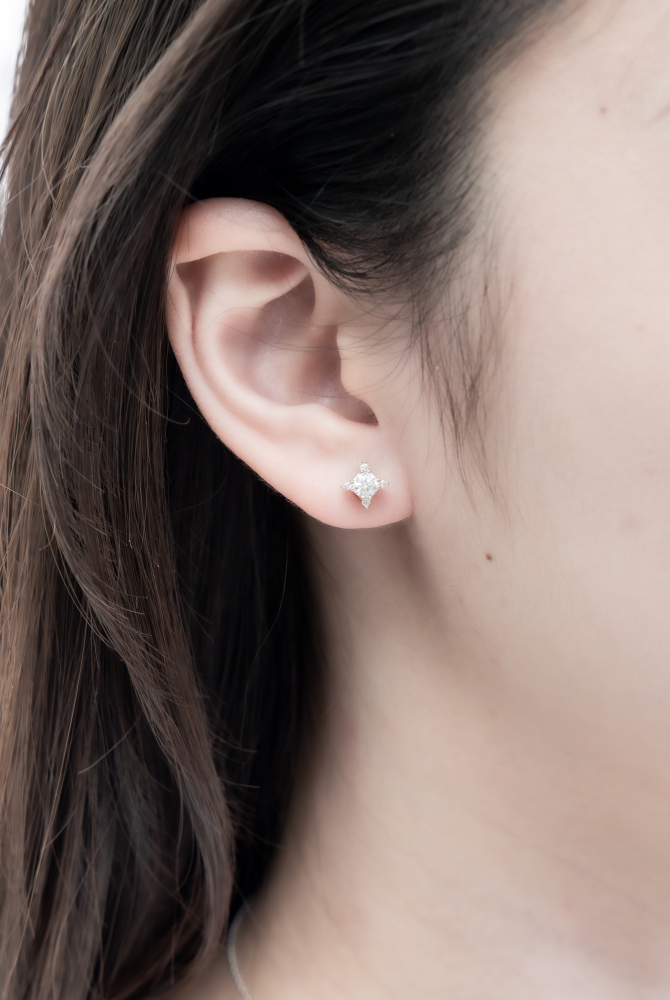 莫桑石小四星形耳環/銀色