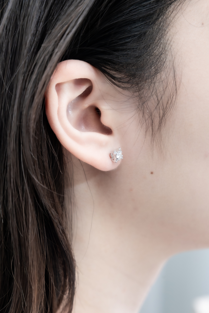 莫桑石小四星形耳環/銀色