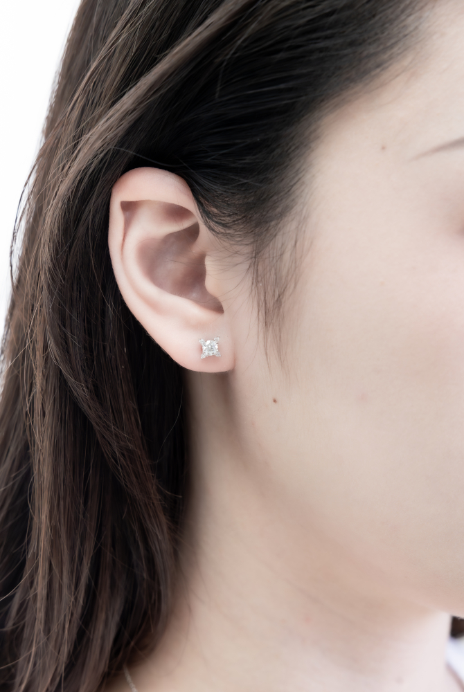 莫桑石小四星形耳環/銀色