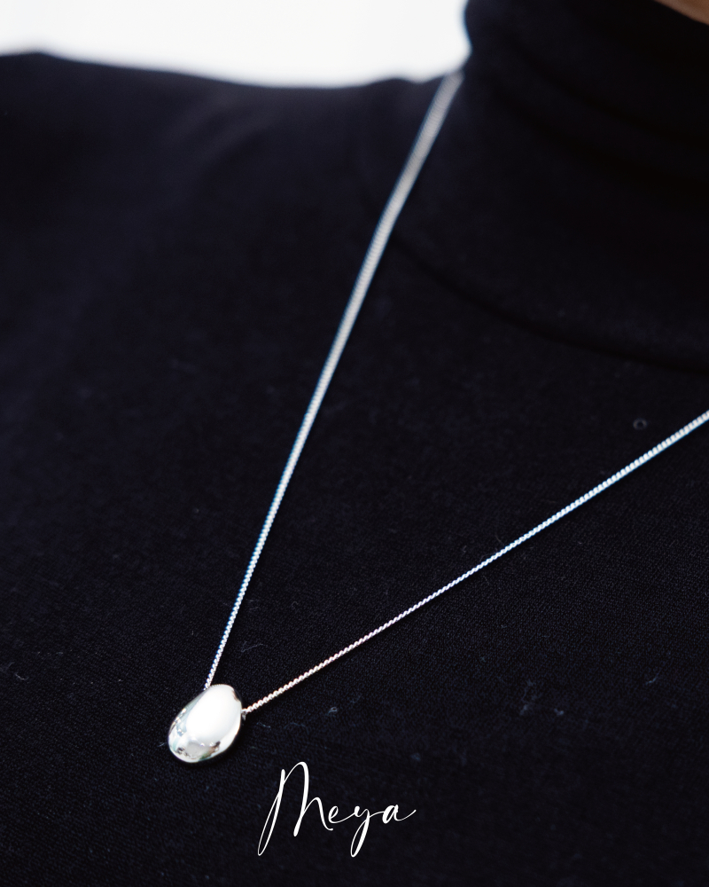 扁橢圓墜飾項鏈／銀色