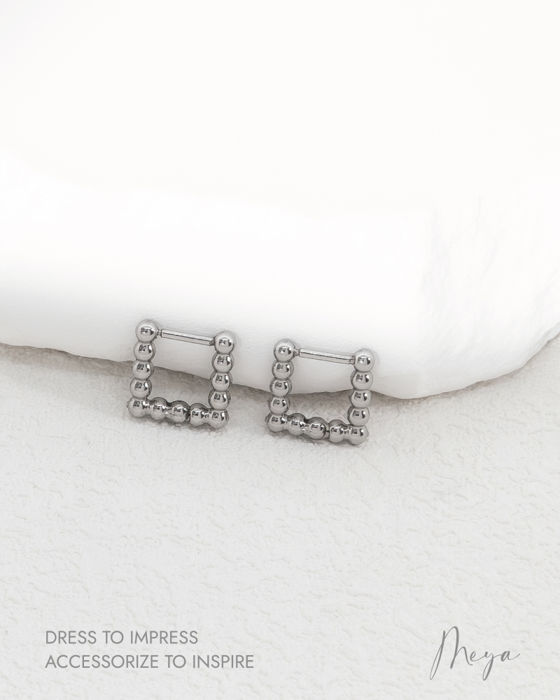 小圓珠拼成方形 耳環／銀色