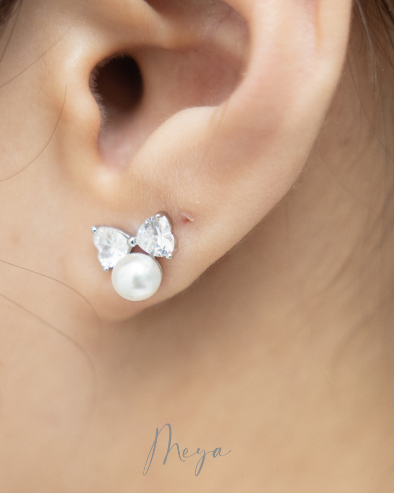 귀걸이 珍珠鋯石蝴蝶結耳環 / 銀色