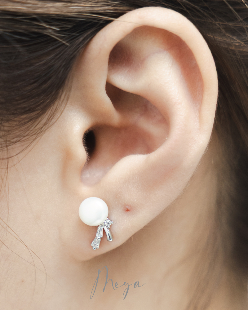 귀걸이 珍珠接長形鋯石耳環 / 銀色