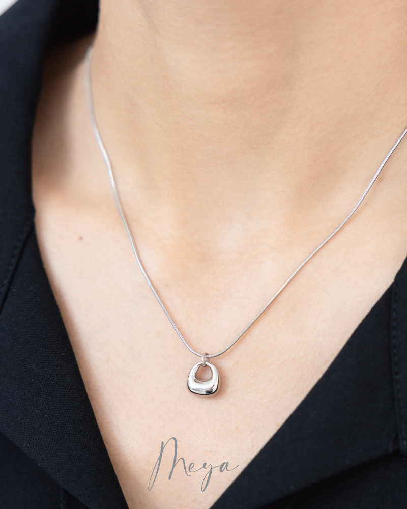 목걸이 鈴環項鍊 中空不規則吊墜/ 銀色
