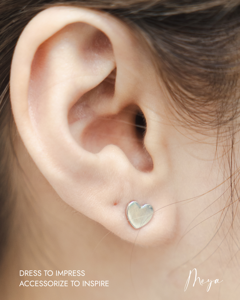 귀걸이 貼耳小愛心耳環 / 銀色