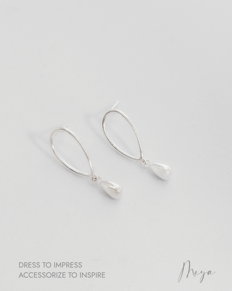 大小雙水滴 耳環／銀色