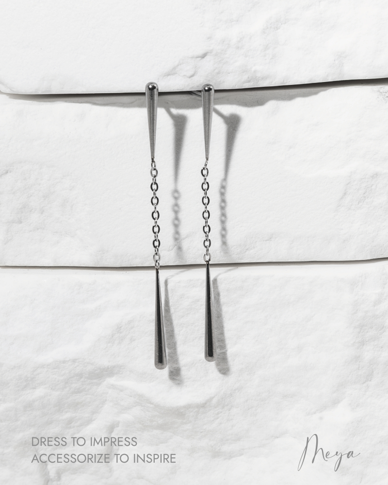 細水滴短鏈相連 垂墜式耳環／銀色