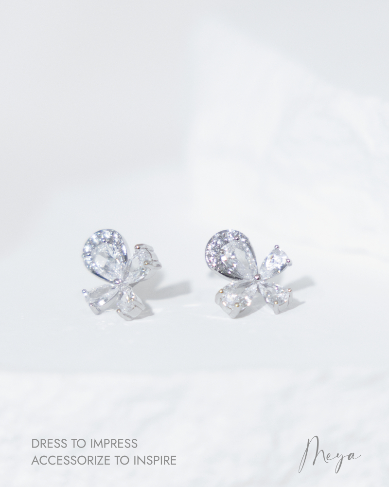 귀걸이   閃耀蝴蝶耳環 耳針 耳環 / 銀色