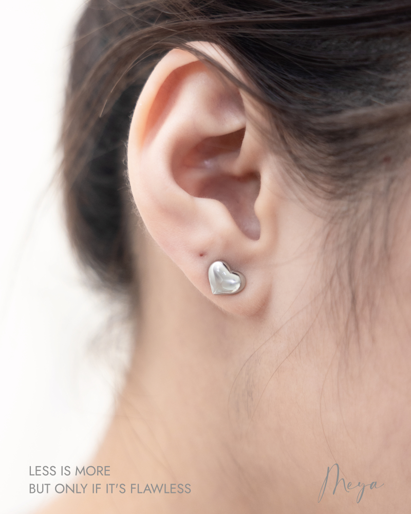 귀걸이 貼耳小愛心耳環 / 銀色