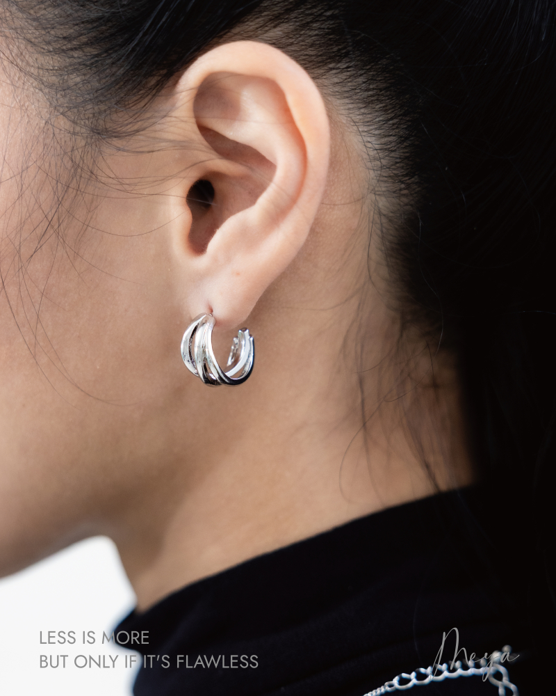 三半圓弧交錯耳環 / 銀色