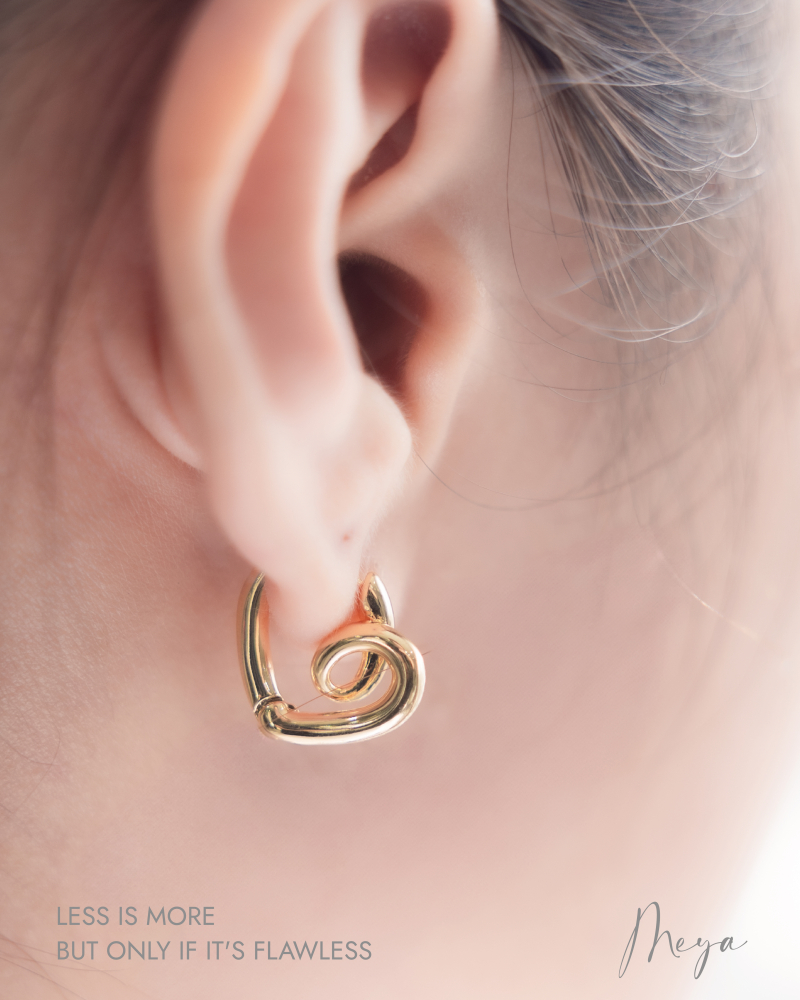 귀걸이 彎曲小空心愛心圈型耳環 / 金色