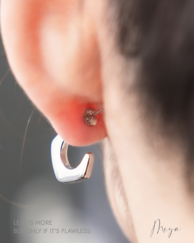 귀걸이 粗扁不規則半圓弧耳環 / 銀色