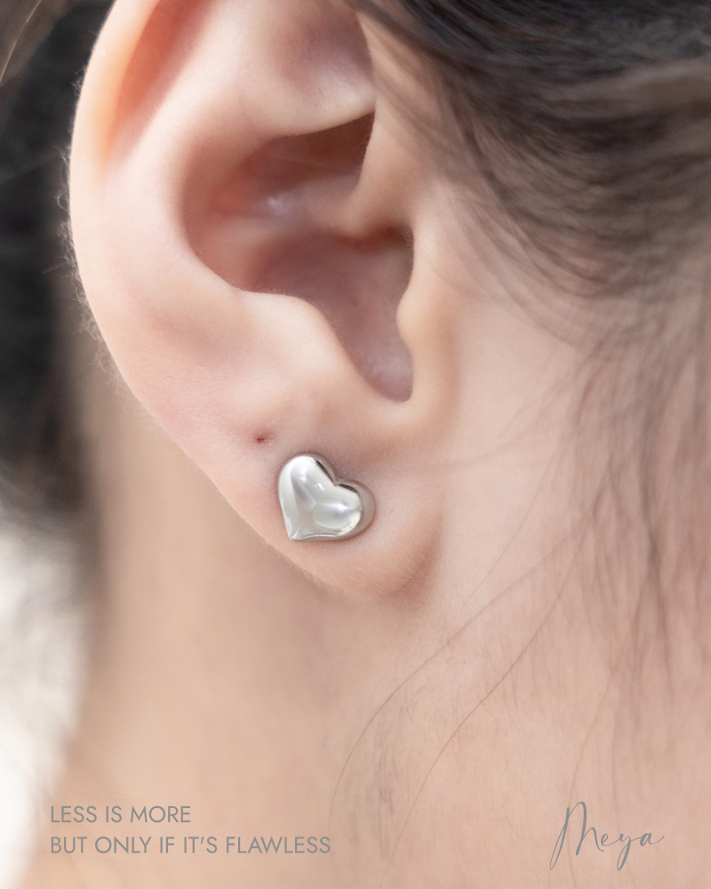 귀걸이 前凸後平小愛心耳環 / 銀色