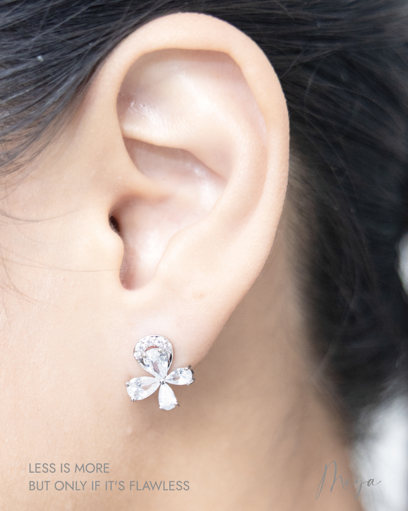 귀걸이   閃耀蝴蝶耳環 耳針 耳環 / 銀色