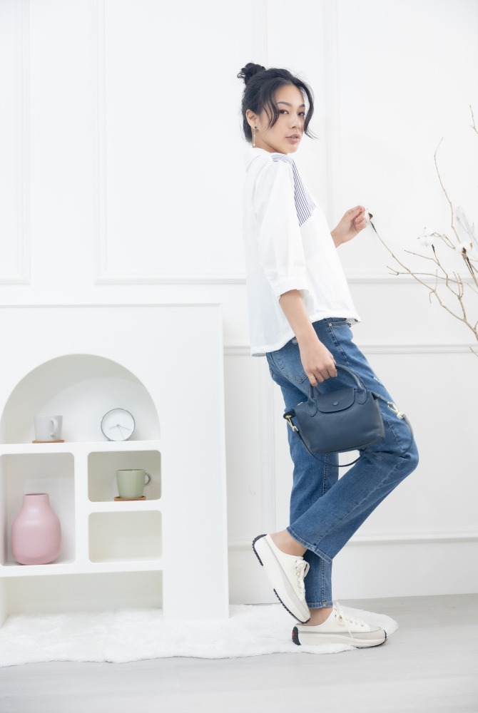 긴 바지 小破洞牛仔褲 / 藍色