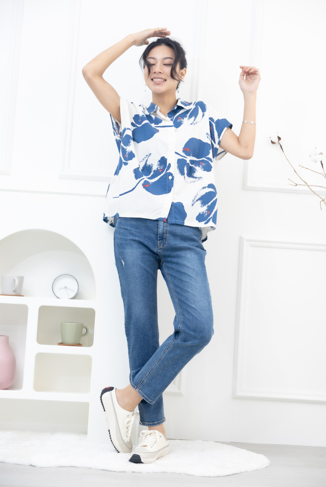 긴 바지 小破洞牛仔褲 / 藍色