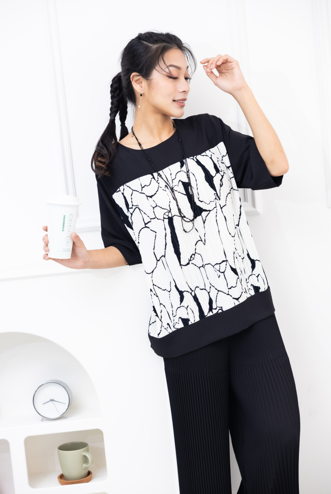 반팔 拼接白底黑色線條百褶短袖上衣/ 黑色