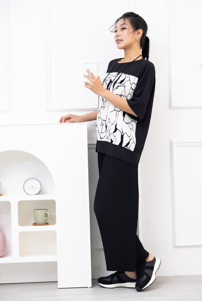 반팔 拼接白底黑色線條百褶短袖上衣/ 黑色