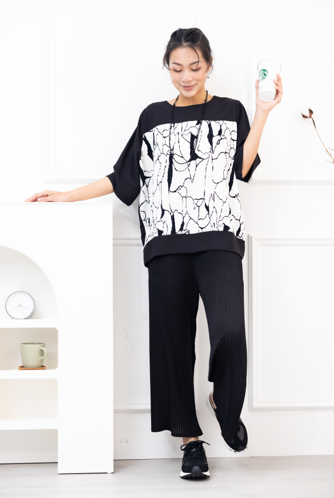 반팔 拼接白底黑色線條百褶短袖上衣/ 黑色