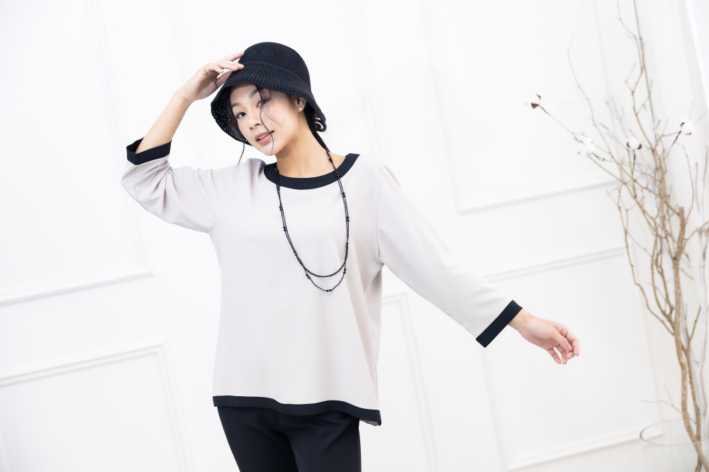 긴팔 滾黑邊七分袖上衣 / 杏仁色