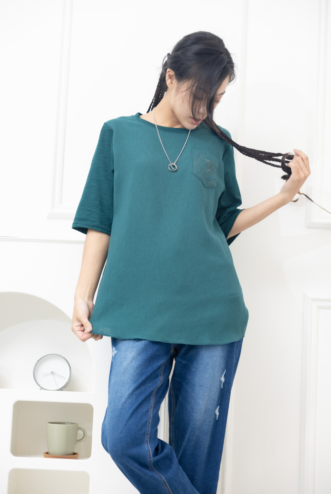 반팔 口袋刺繡竹節棉上衣 / 綠色