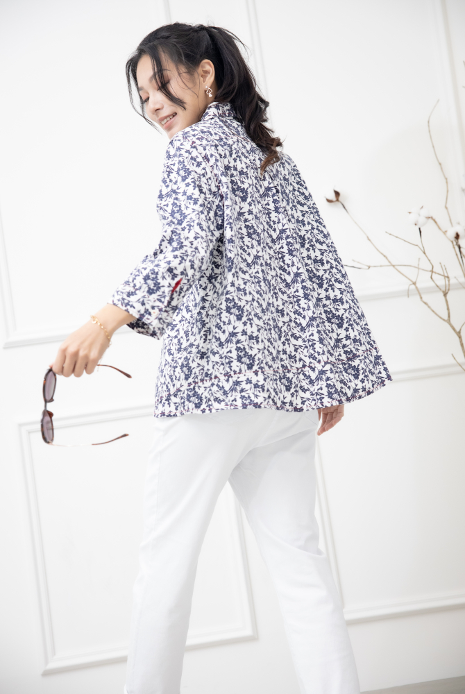 긴팔 印花七分袖襯衫上衣 /白底藍葉影