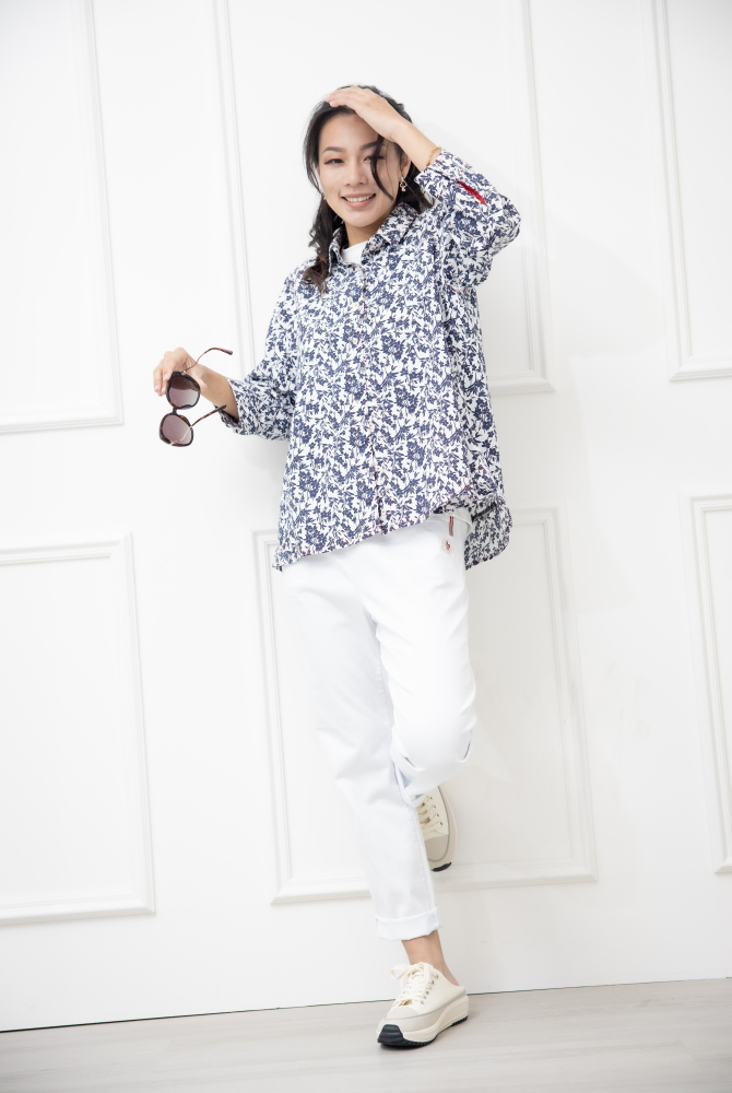 긴팔 印花七分袖襯衫上衣 /白底藍葉影