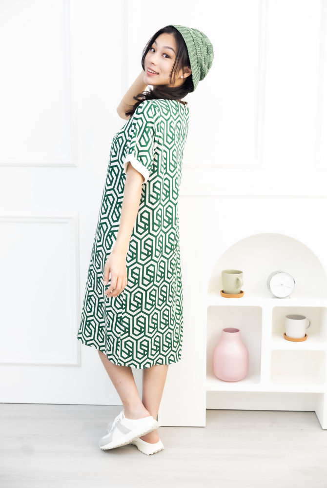 원피스 綠色盾牌線紋短袖洋裝 / 米色底