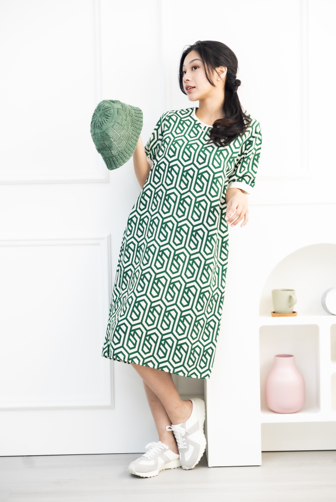 원피스 綠色盾牌線紋短袖洋裝 / 米色底
