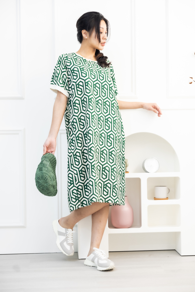 원피스 綠色盾牌線紋短袖洋裝 / 米色底