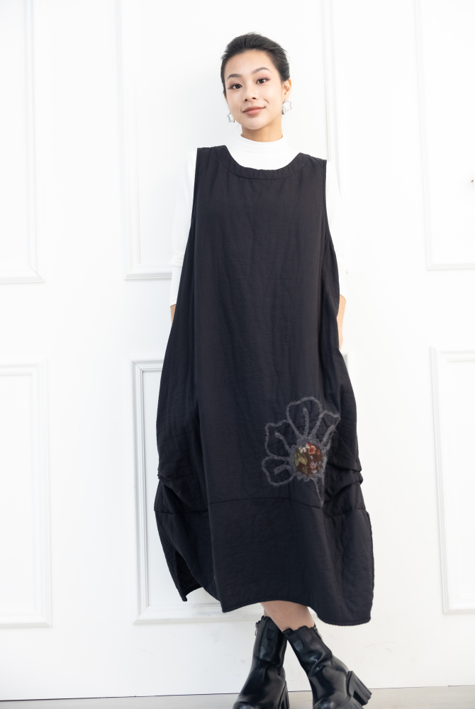 원피스 無袖花花刺繡洋裝 / 黑色