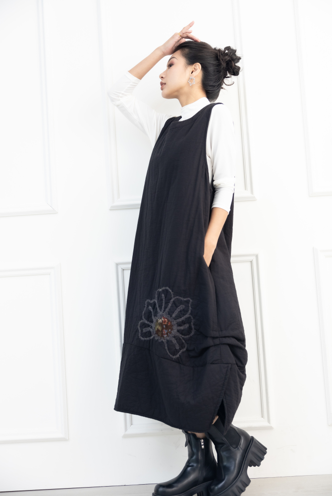 원피스 無袖花花刺繡洋裝 / 黑色