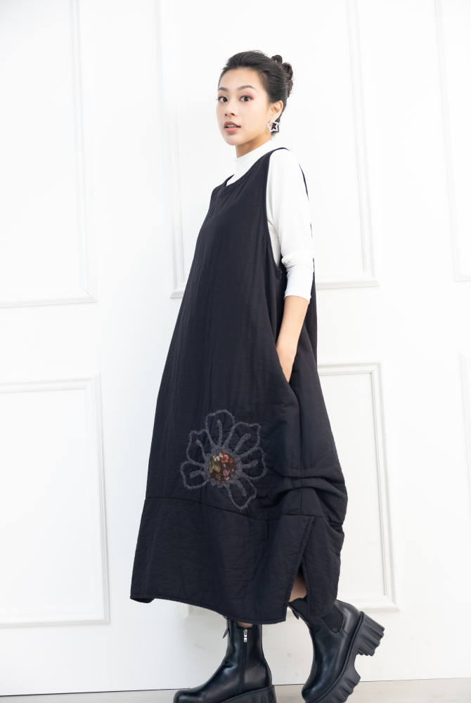 원피스 無袖花花刺繡洋裝 / 黑色