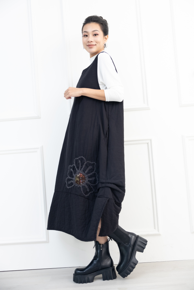 원피스 無袖花花刺繡洋裝 / 黑色