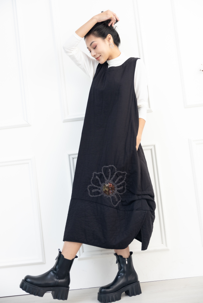 원피스 無袖花花刺繡洋裝 / 黑色