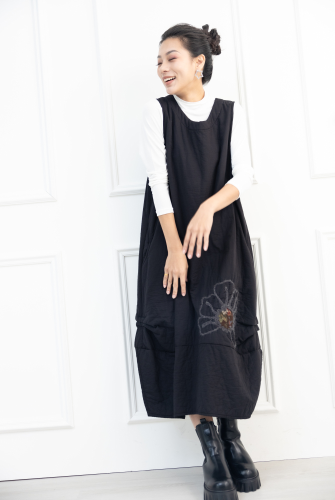 원피스 無袖花花刺繡洋裝 / 黑色