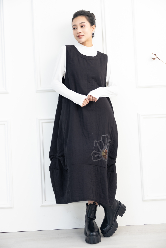 원피스 無袖花花刺繡洋裝 / 黑色