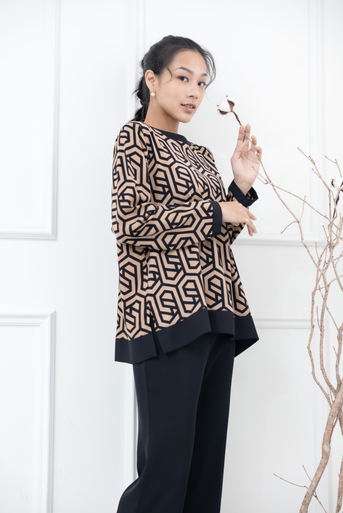 긴팔 黑色格線拼接黑色衣襬長袖上衣 / 棕色