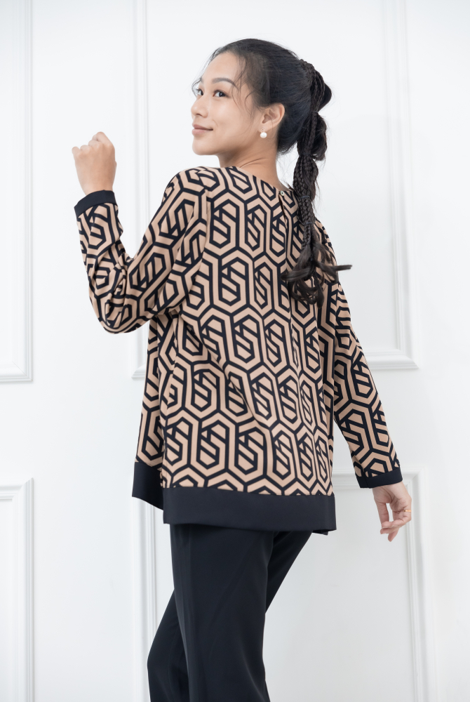 긴팔 黑色格線拼接黑色衣襬長袖上衣 / 棕色