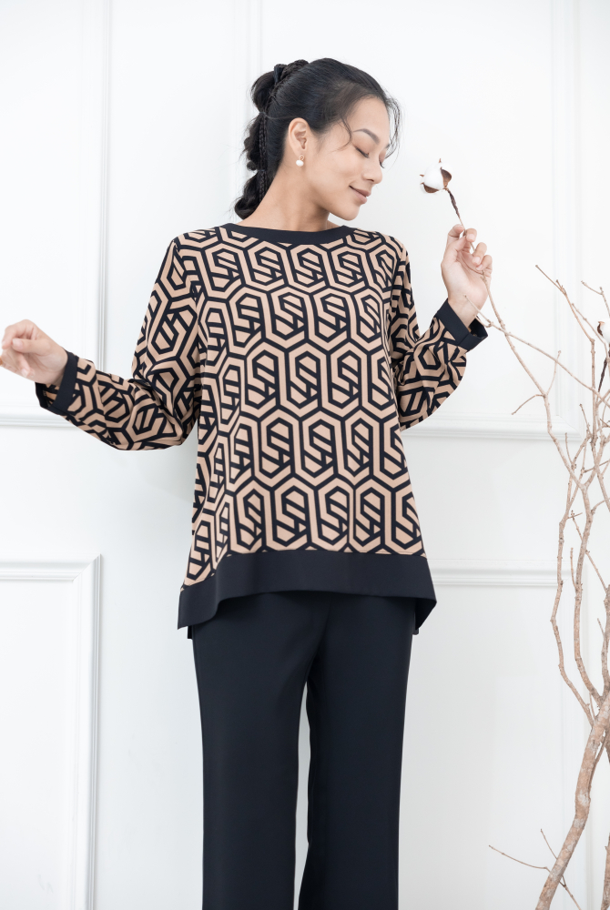 긴팔 黑色格線拼接黑色衣襬長袖上衣 / 棕色