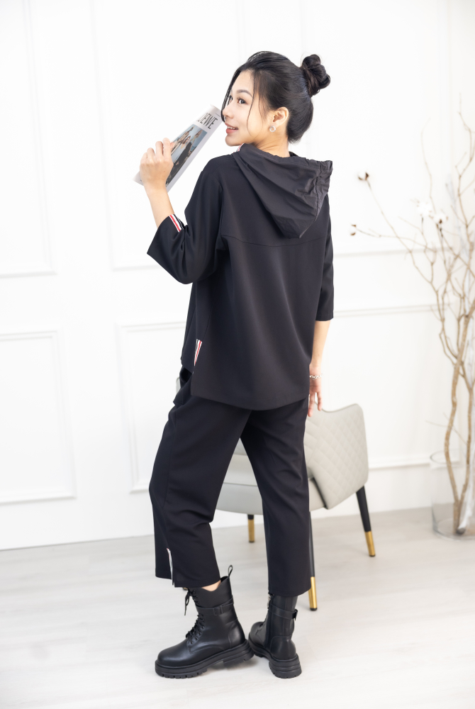 긴 바지 褲腳造型布標長褲 / 黑色