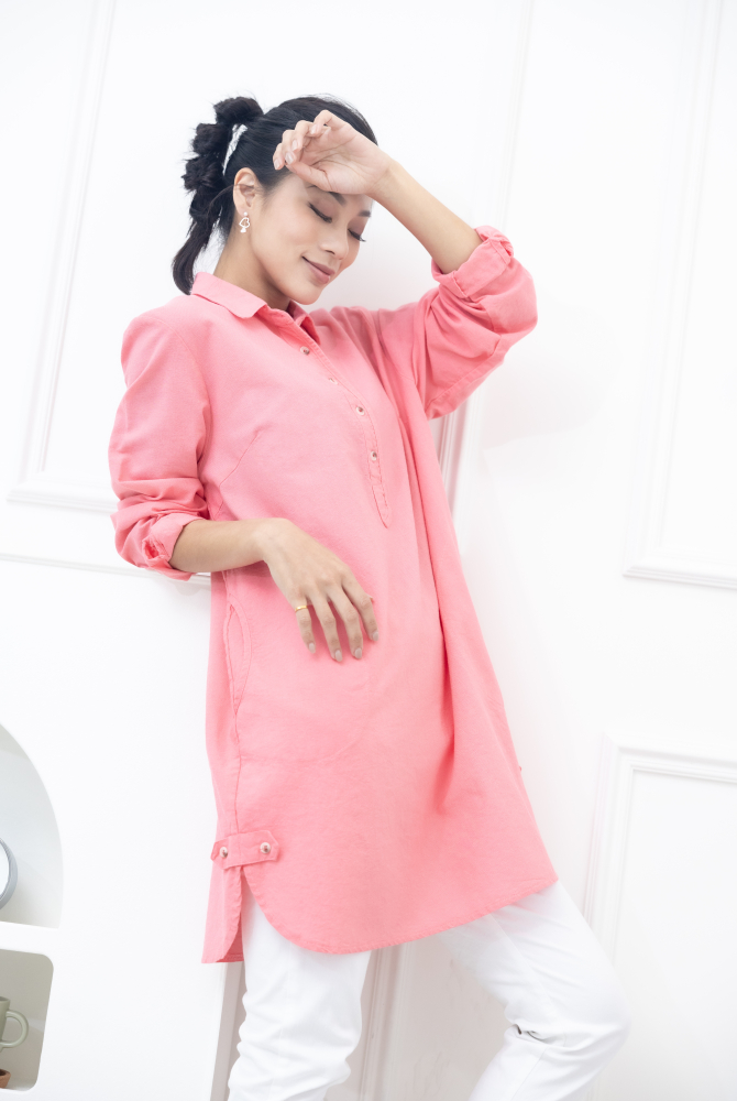긴팔 襯衫領側邊鈕扣長版上衣 / 淺粉色