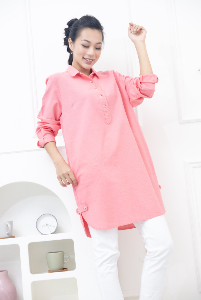 긴팔 襯衫領側邊鈕扣長版上衣 / 淺粉色