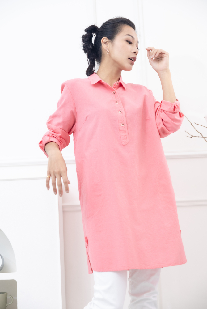 긴팔 襯衫領側邊鈕扣長版上衣 / 淺粉色