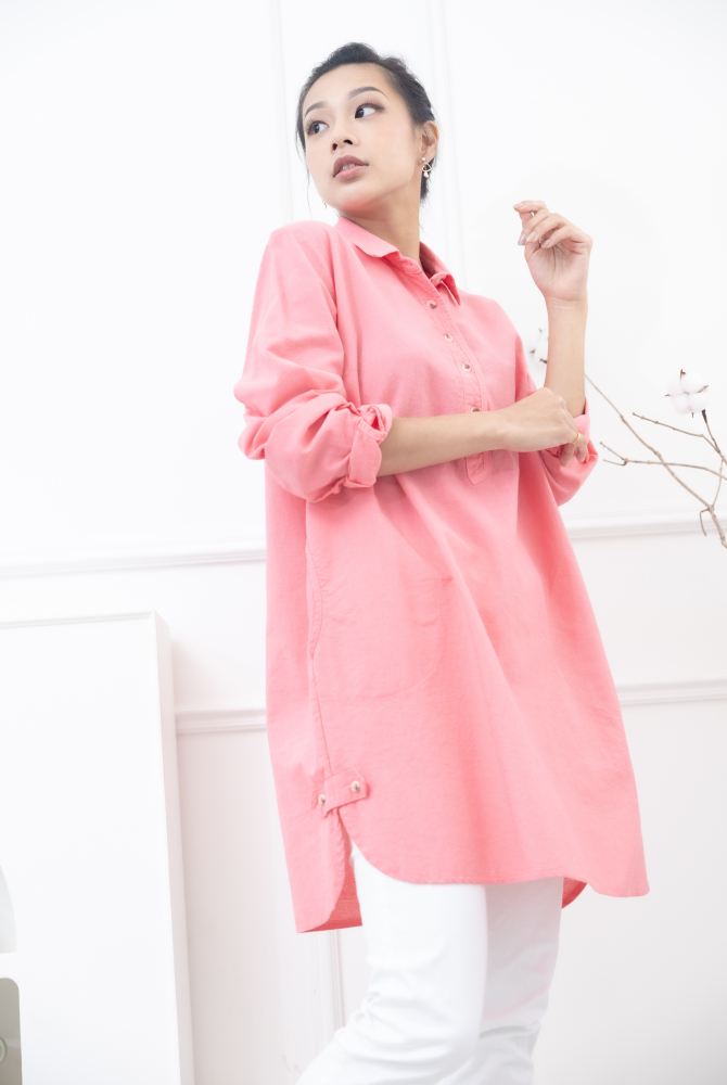 긴팔 襯衫領側邊鈕扣長版上衣 / 淺粉色