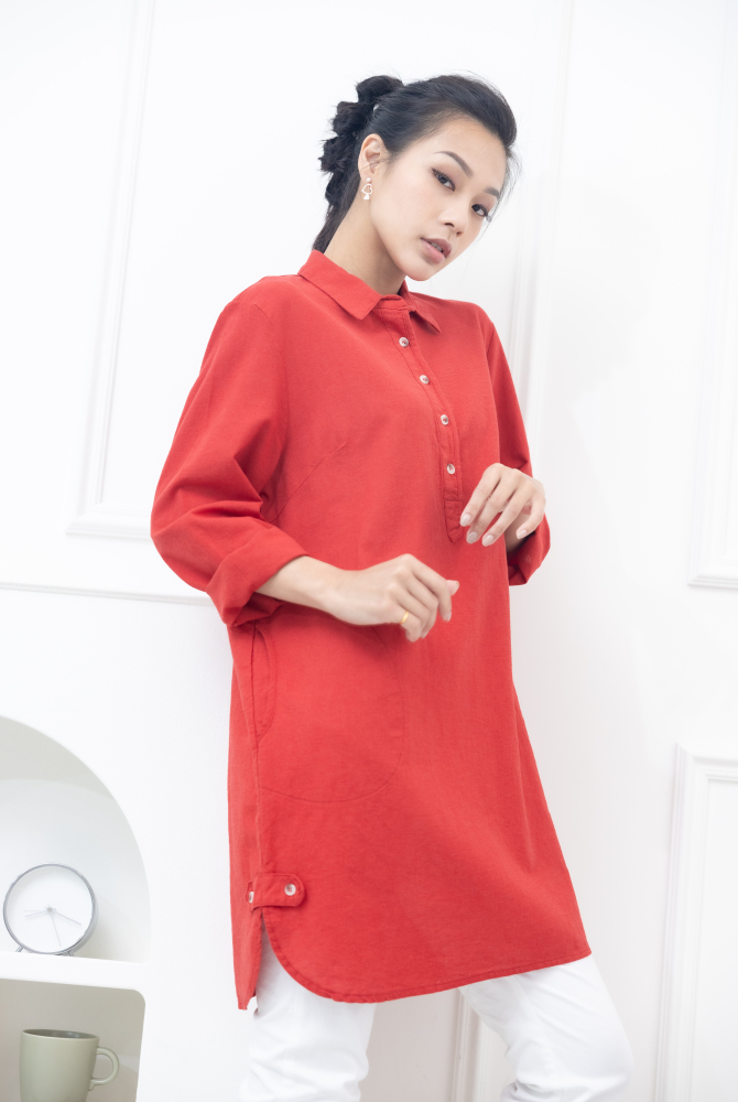 긴팔 襯衫領側邊鈕扣長版上衣 / 大紅色