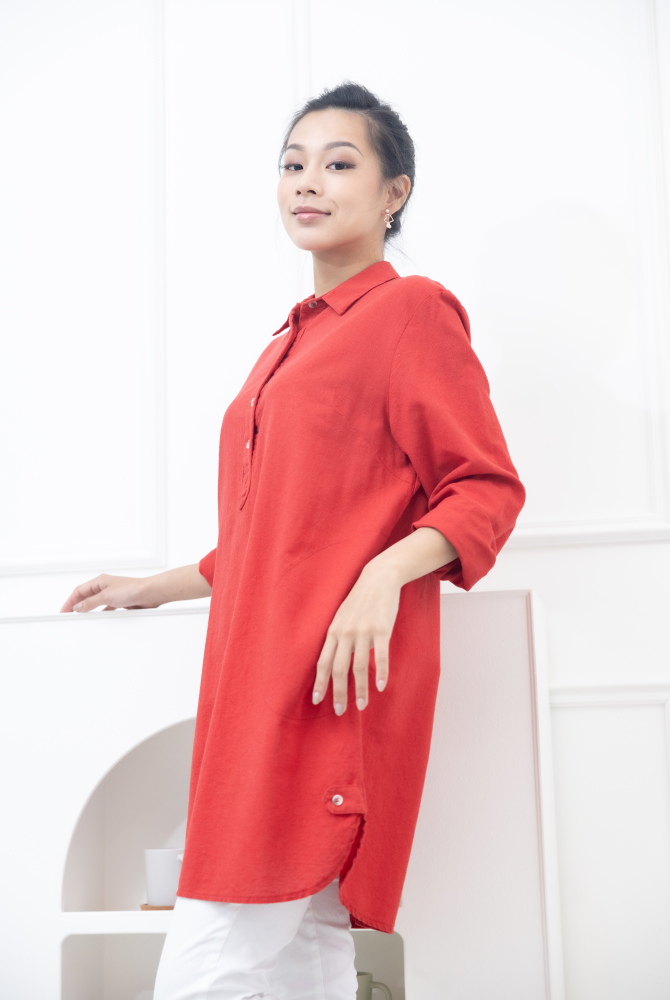 긴팔 襯衫領側邊鈕扣長版上衣 / 大紅色