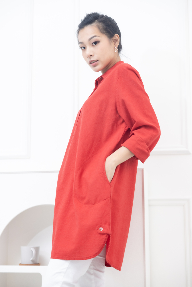 긴팔 襯衫領側邊鈕扣長版上衣 / 大紅色